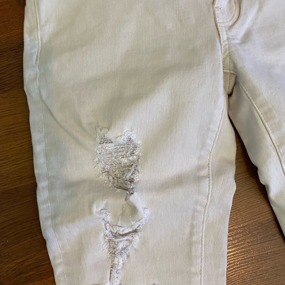 AE white Capri pants - Picture 2 of 3